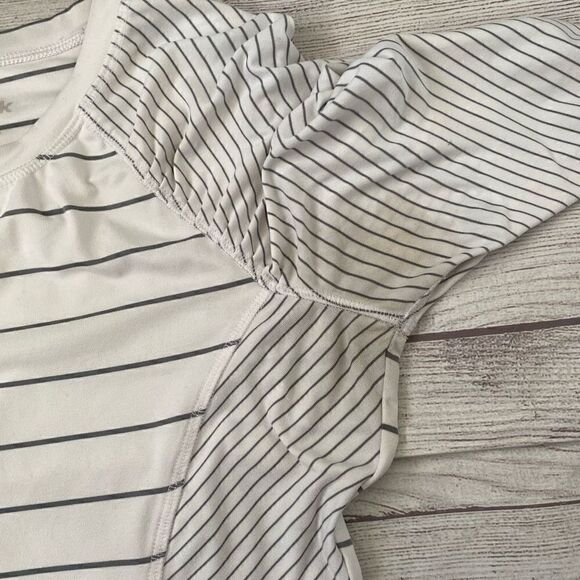 Reebok & Under Armour women S dri fit athletic shirt bundle - Picture 11 of 15